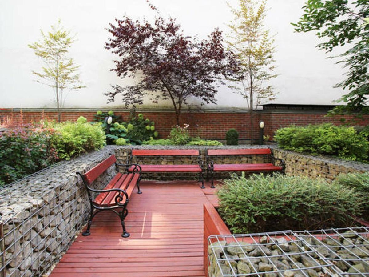 Downtown Garden Isle In Urban Style-Free Parking Apartment Budapest Exterior photo